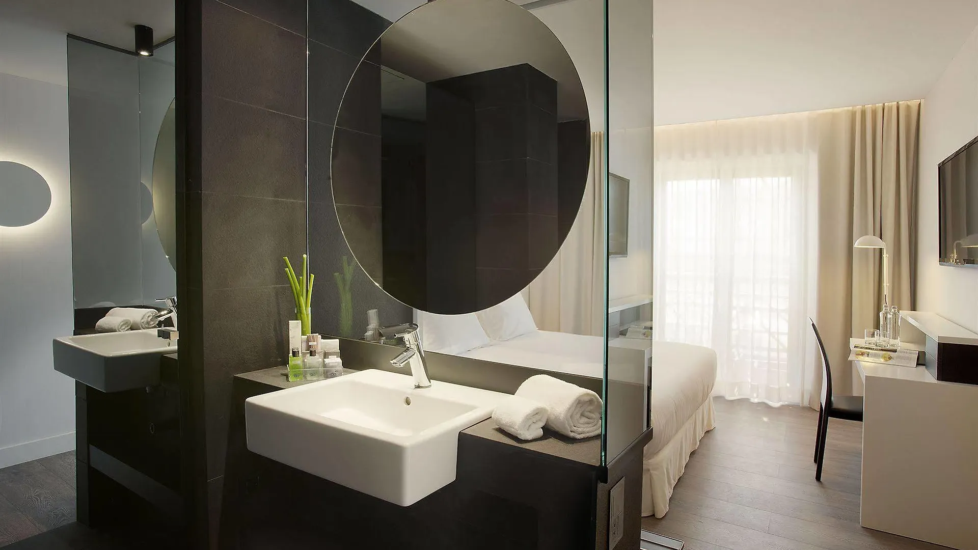 Отель H10 Port Vell 4* Sup Барселона